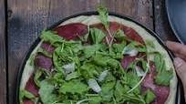 Focaccia con rucola, bresaola e grana Focaccia con rucola, bresaola e grana