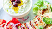 Grillowany kurczak z sosem tzatziki Grillowany kurczak z sosem tzatziki