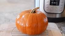 Easy Homemade Pumpkin Puree {Pressure Cooker} Easy Homemade Pumpkin Puree {Pressure Cooker}