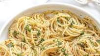Garlic and Oil Pasta (Spaghetti Aglio e Olio) Garlic and Oil Pasta (Spaghetti Aglio e Olio)