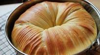 Chocolate-Filled Wool Roll Bread Chocolate-Filled Wool Roll Bread