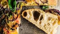 Focaccia de tomate, cebolla y albahaca Focaccia de tomate, cebolla y albahaca
